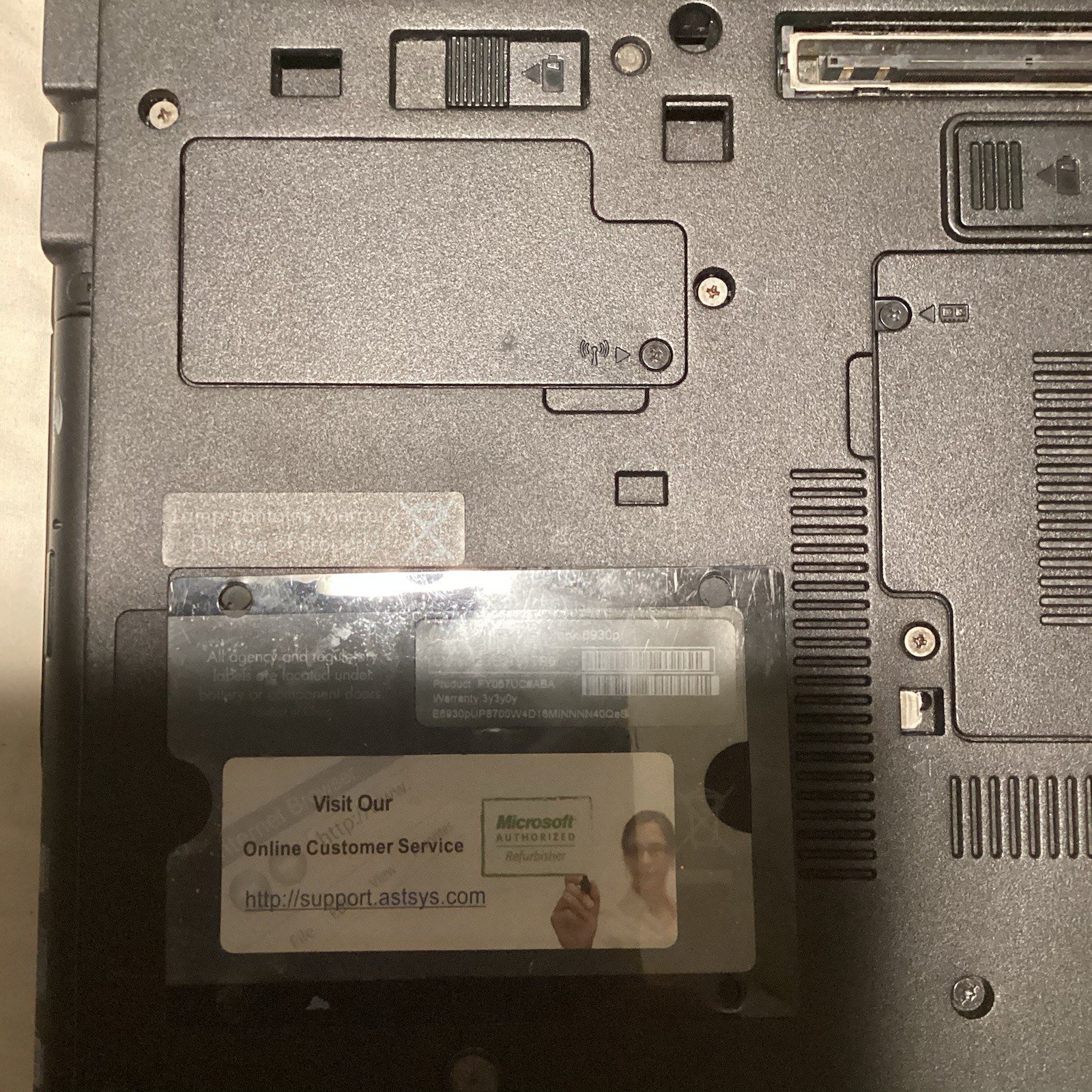 HP EliteBook 6930p 14″ Core 2 Duo P8700 2.53GHz 4GB 150 GB SSD Win10 Pro