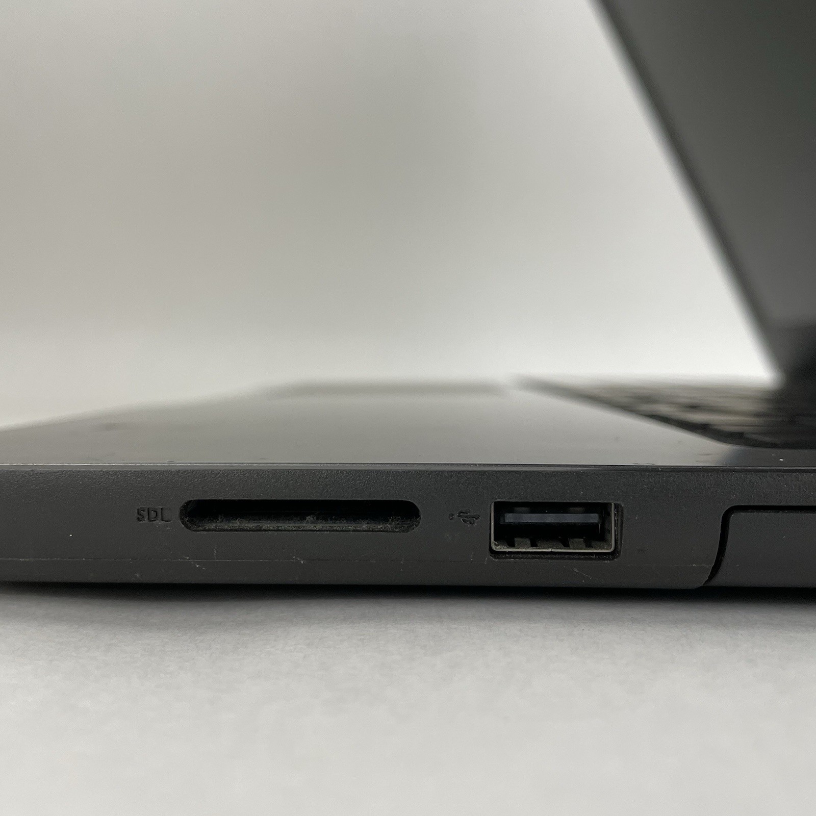 Dell Inspiron 5567 15.6″ i5-7200U 2.50 GHz 8 GB RAM No SSD/OS/AC