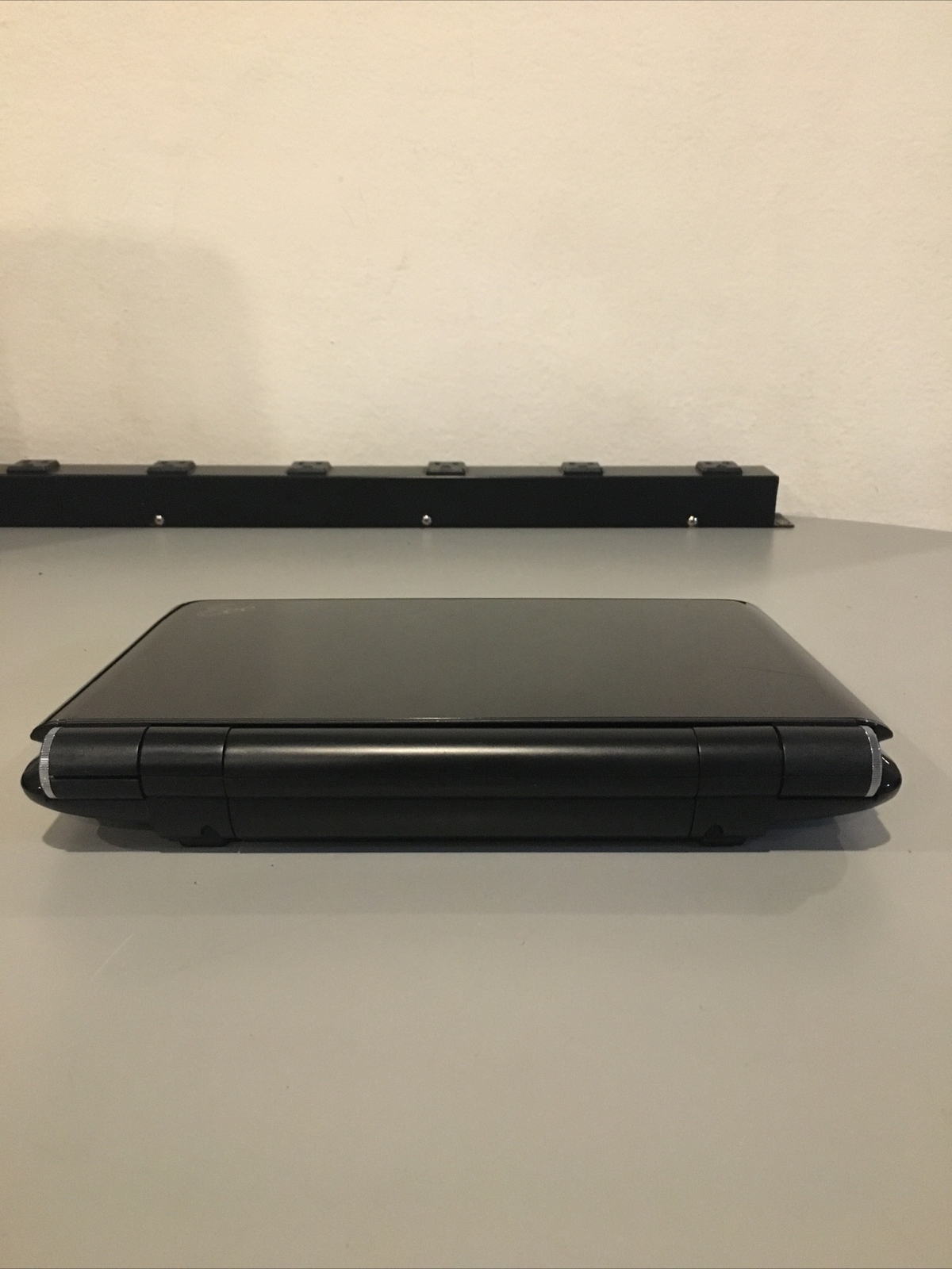 Asus Eee PC 1000HE Mini Laptop. 160GB HDD AND 1GB RAM. For parts or repair
