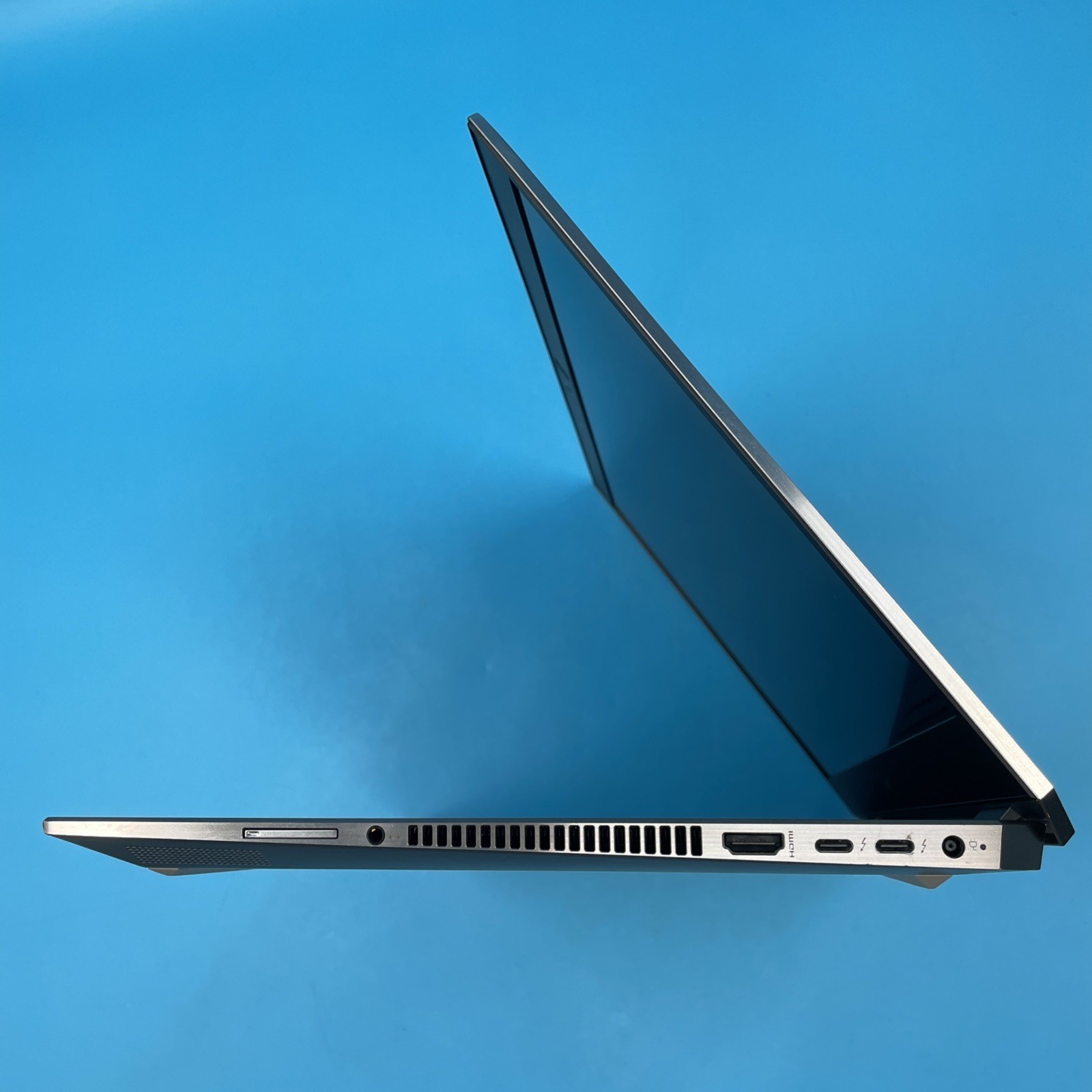 HP ZBook Studio G5 | i7-8850H | 32GB RAM | 512GB SSD | P1000 | NO OS | 65% BATT
