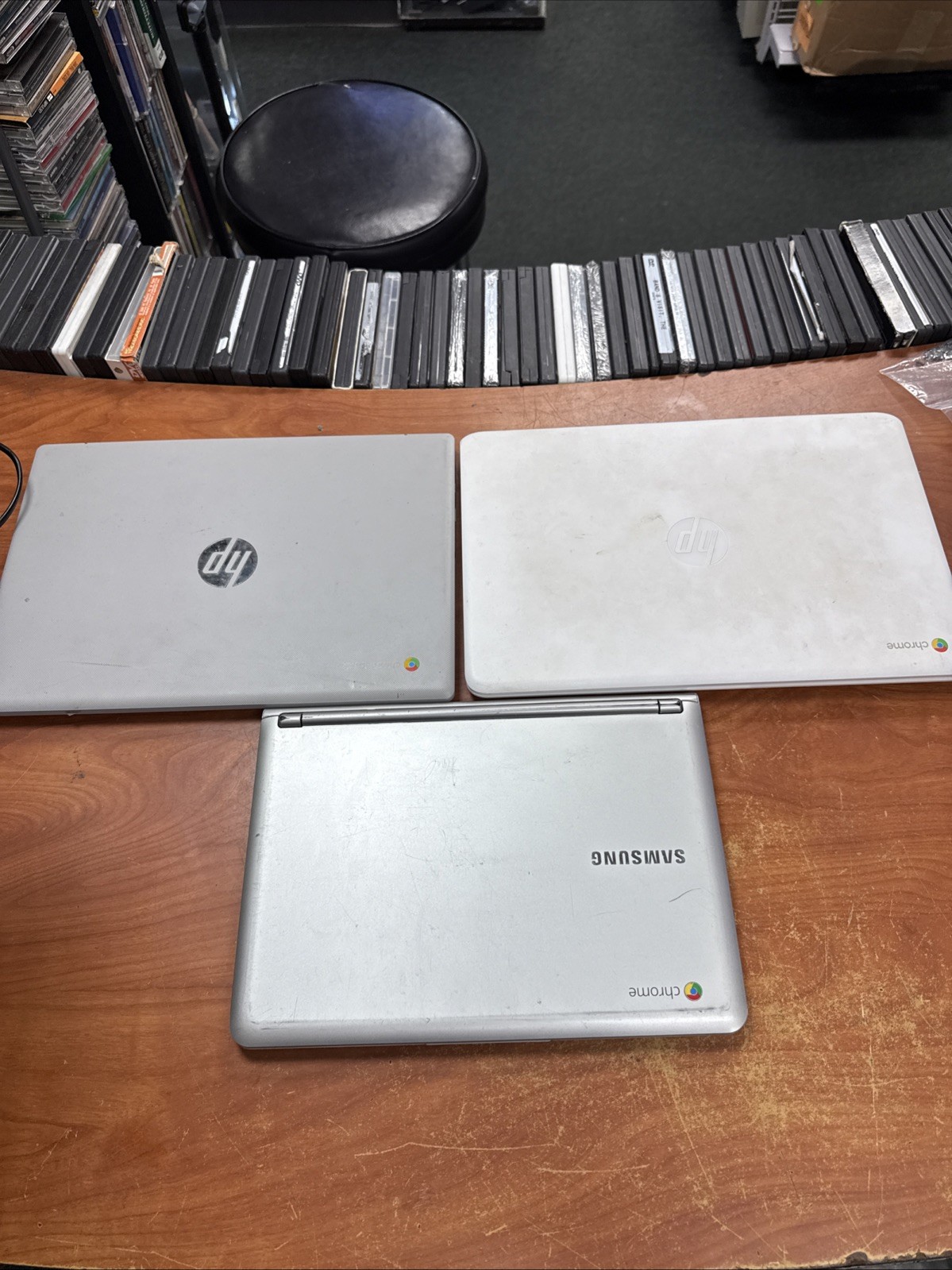LOT OF 3 Chromebooks 2HP 1SAMSUNG XE303C12 FOR PARTS ONLY- AS-IS FOR PARTS