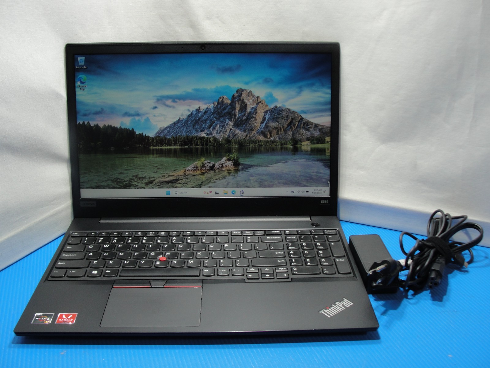 Lenovo ThinkPad E585 15.6” FHD AMD Ryzen 3 2200U 2.5GHz 4GB 240GB SSD
