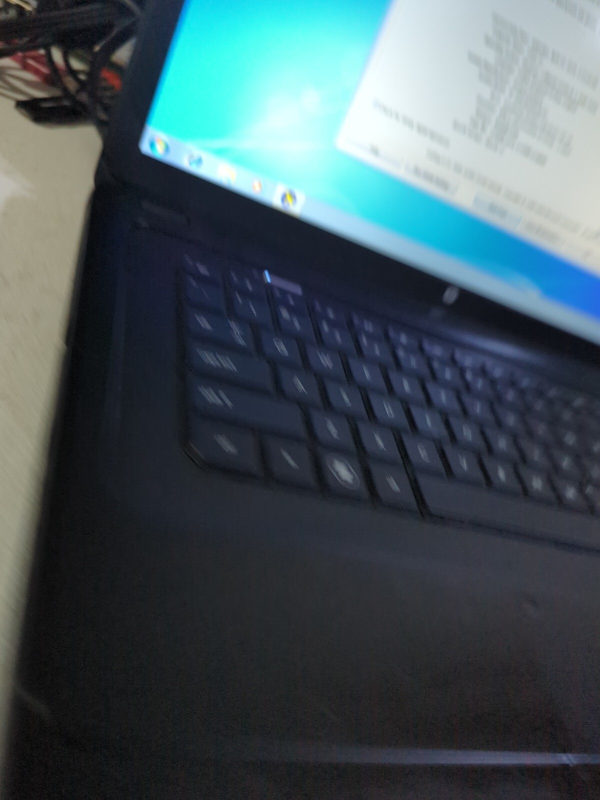 Hp 2000 Laptop (win 7,90gb SSD, 4gb Ram, E-350 Cpu, DVD, Wifi, Webcam)