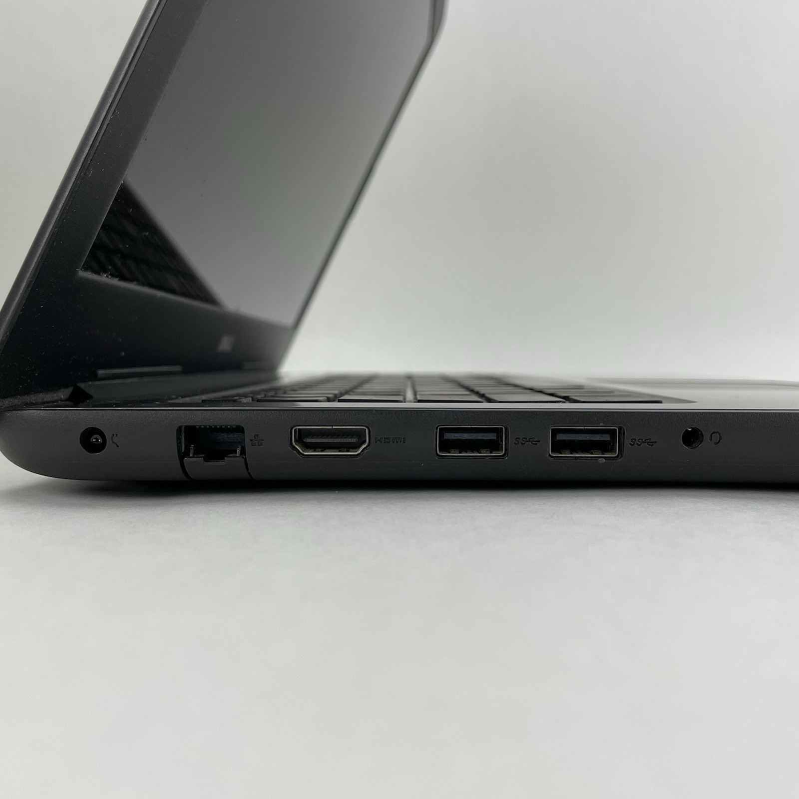 Dell Inspiron 5567 15.6″ i5-7200U 2.50 GHz 8 GB RAM No SSD/OS/AC