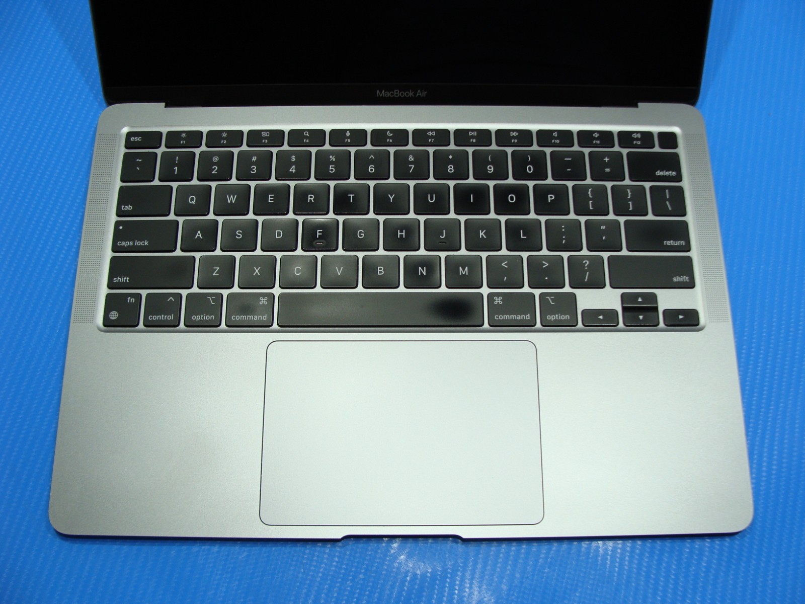 Apple MacBook Air A2337 13.3″ M1 (2020) 8CPU/7GPU 8GB 128GB MGN63LL/A +Charger