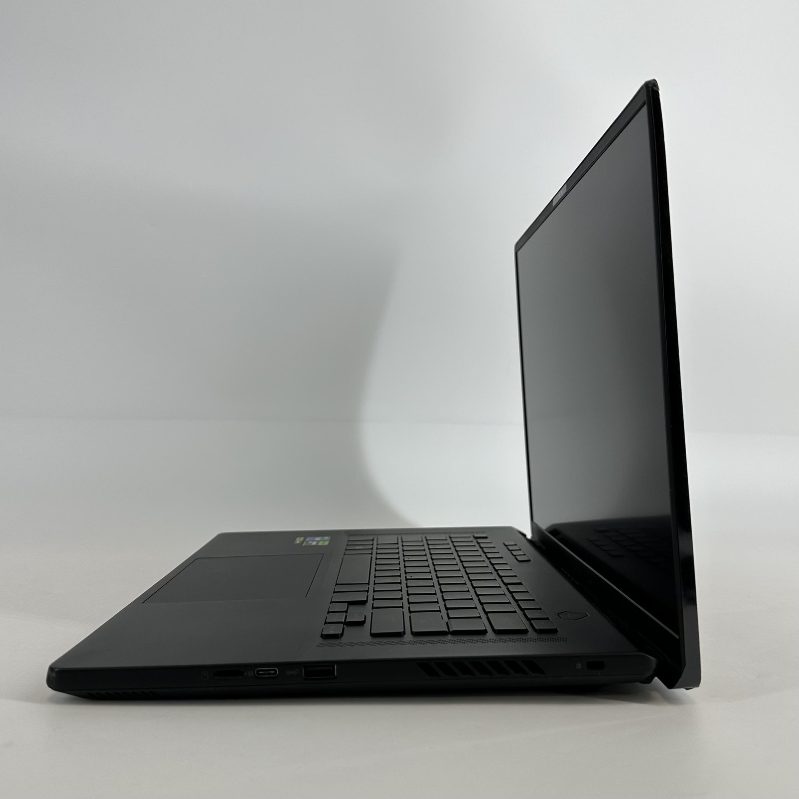 Asus ROG Zephyrus M16 GU603 16 QHD+ 240Hz 2.6GHz i9-13900H 16GB 1TB SSD RTX 4070