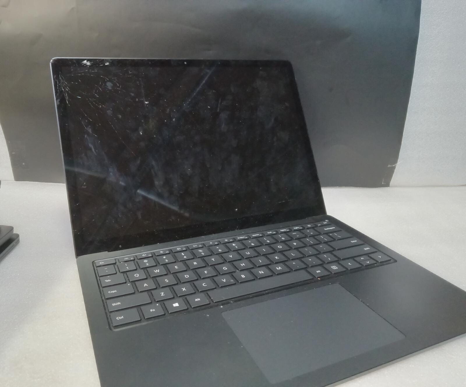 Microsoft Surface Laptop 3 1868 13.5″ i5-1035g7 256GB M.2 SSD 8GB DDR4 NO OS