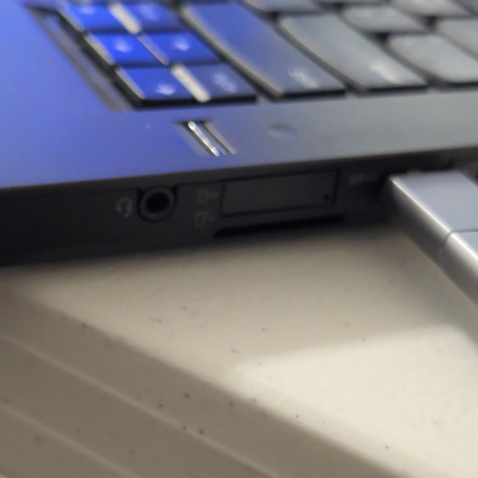 Lenovo ThinkPad T450 Core i5-5300U @ 2.30GHz 8GB RAM 500GB HDD Ubuntu