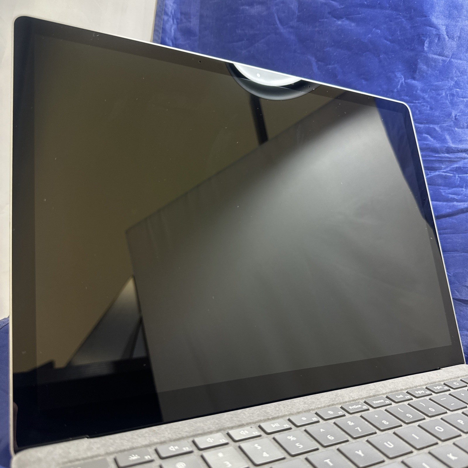 Microsoft Surface Laptop 4 13.5” 8GB 256GB (1950) i5-1145G7 @2.60 GHz Win 11