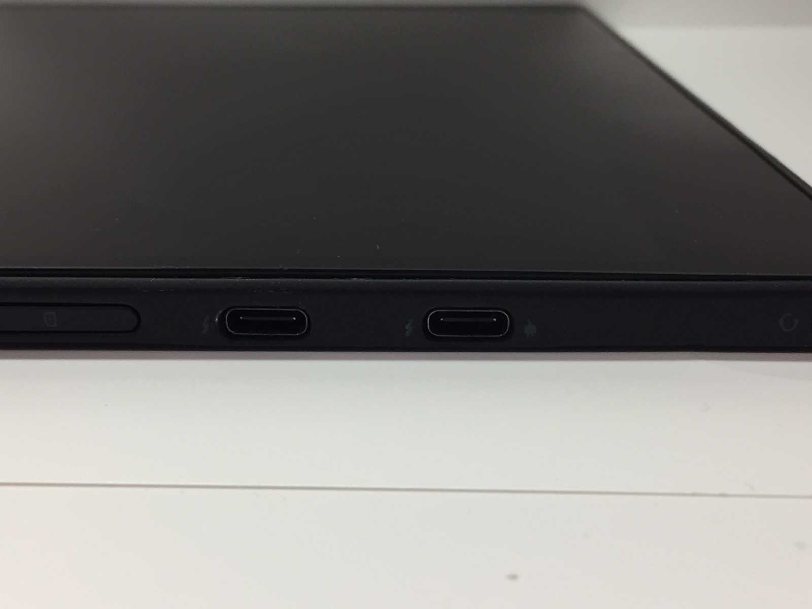 AS IS Dell Latitude 7285 Tablet 12.3″ Core i7-7Y75 1.30 GHz 16 GB RAM 256 GB SSD