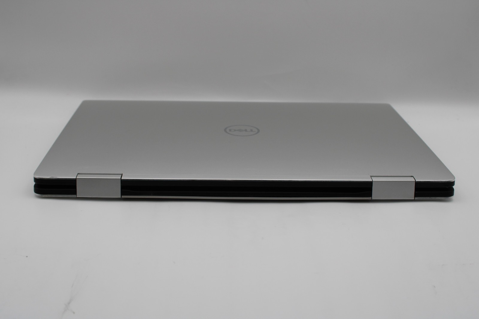 Dell XPS 15 9575 2in1 Touch i7-8705G 16GB RAM 256GB SSD Radeon Vega No OS
