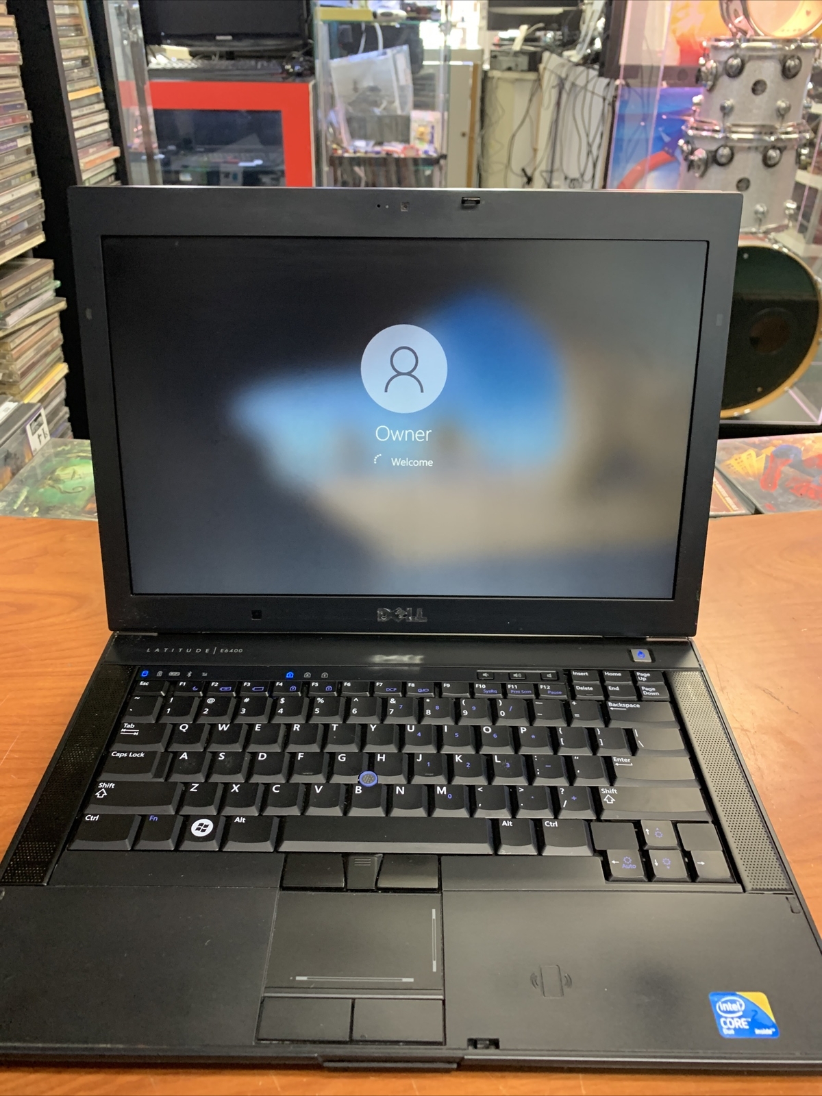 Dell Latitude E6400; core 2 duo P8700 @ 2.53 GHz; 4GB RAM/2500GB HDD/DVD-RW see