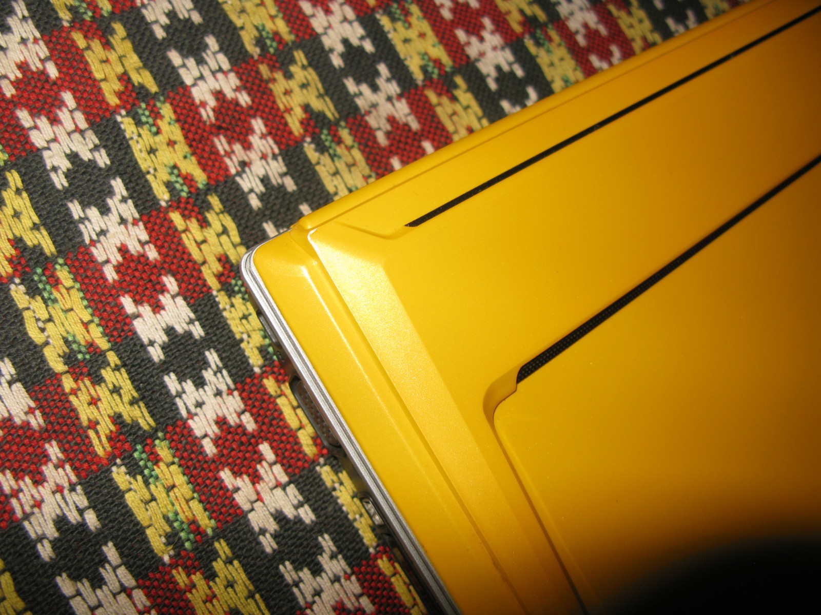 Asus Lamborghini VX1 notebook golden edition