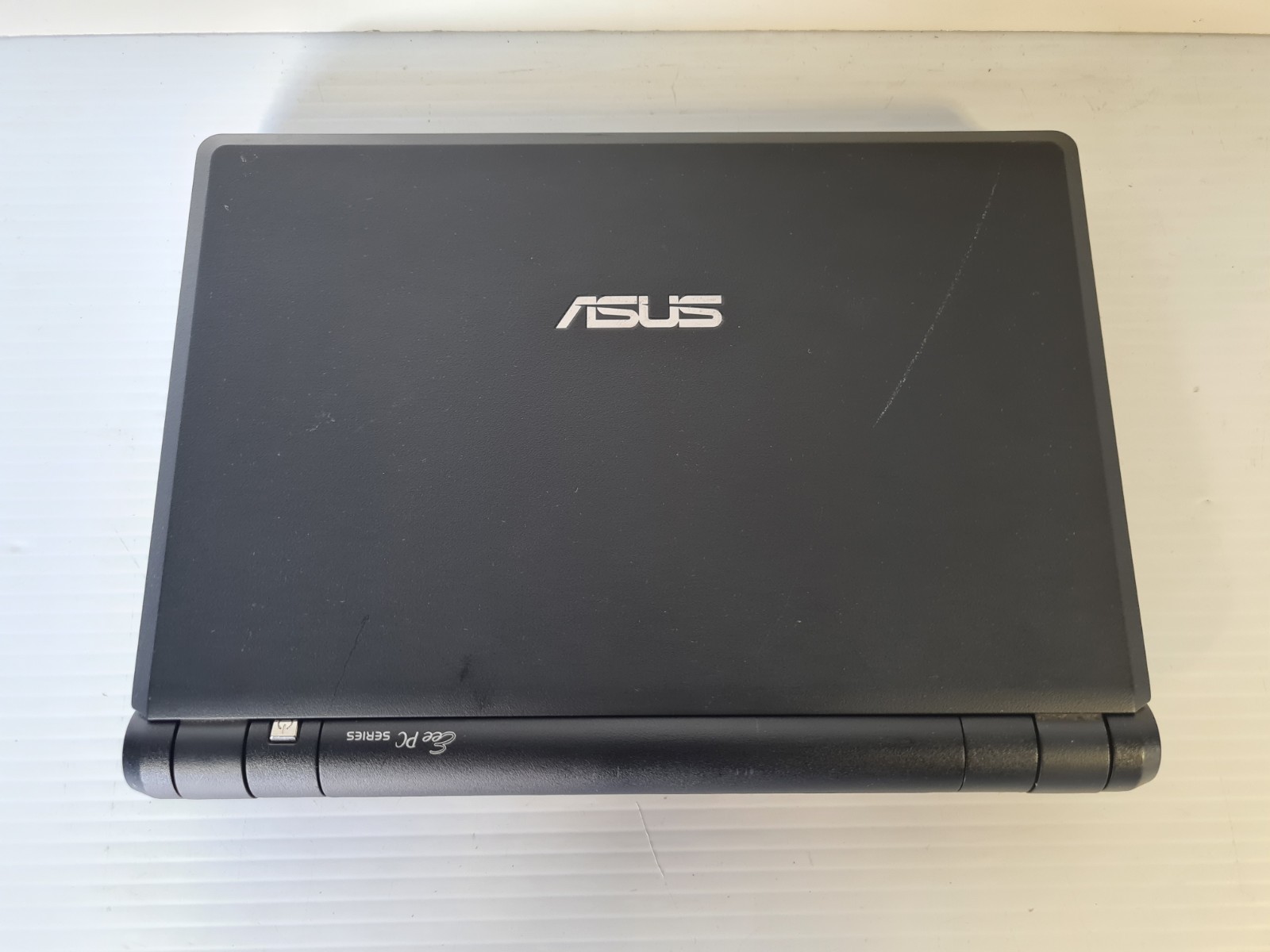 Asus Eee PC 4G 701 Mini Laptop Windows XP Notebook *Read Description*