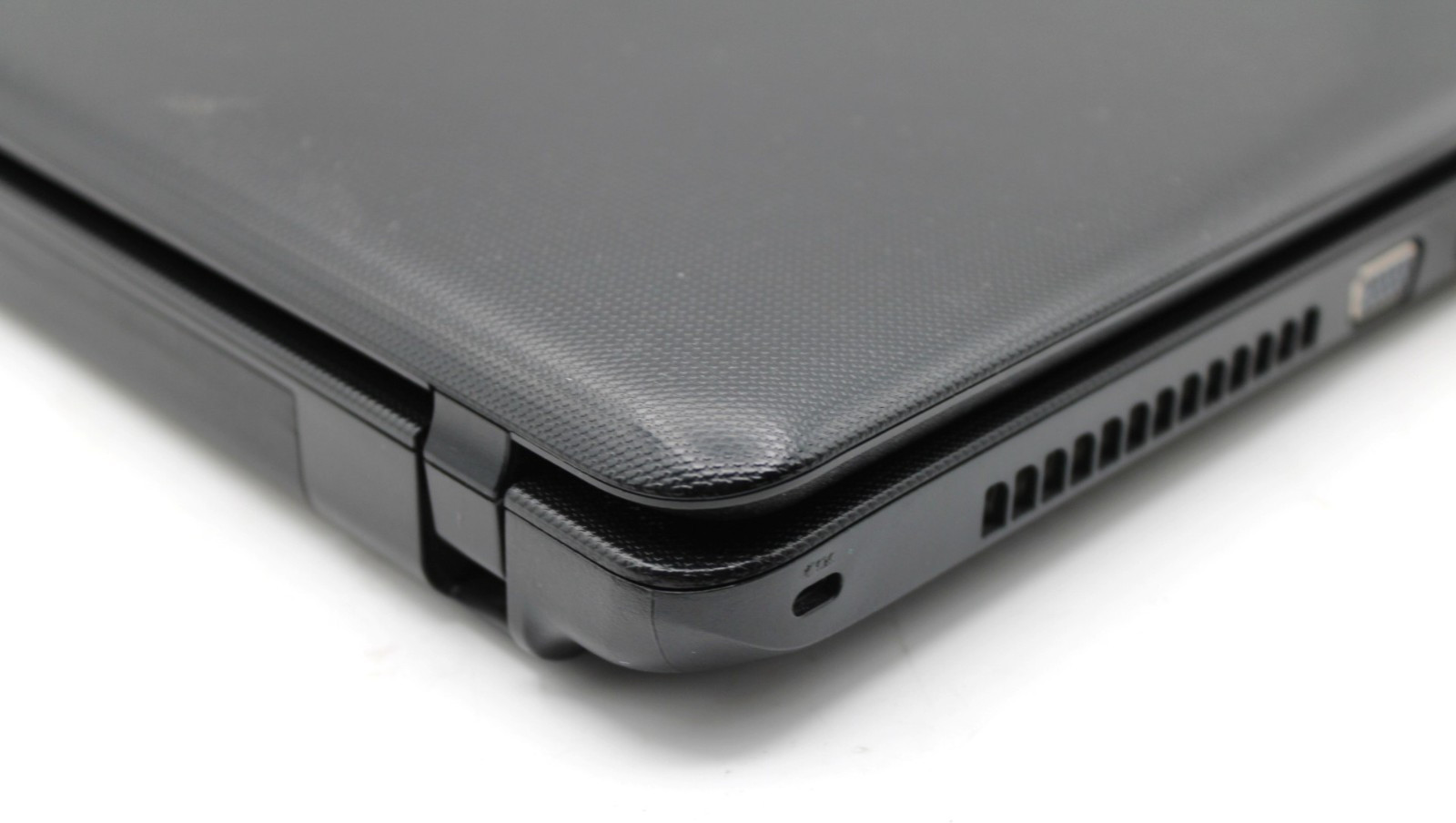 Toshiba Satellite C650 AMD E1-450@1.6GHz 4GB DDR3 NO STORAGE OR OS *USED/TESTED*