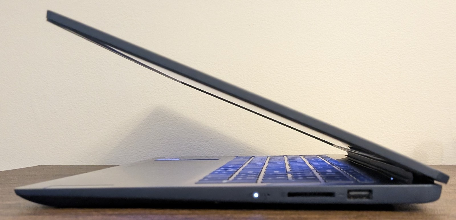 Lenovo IdeaPad 1 15.6″ FHD Touch (Ryzen 5 7520U, 8GB/256GB, Windows 11) Blue
