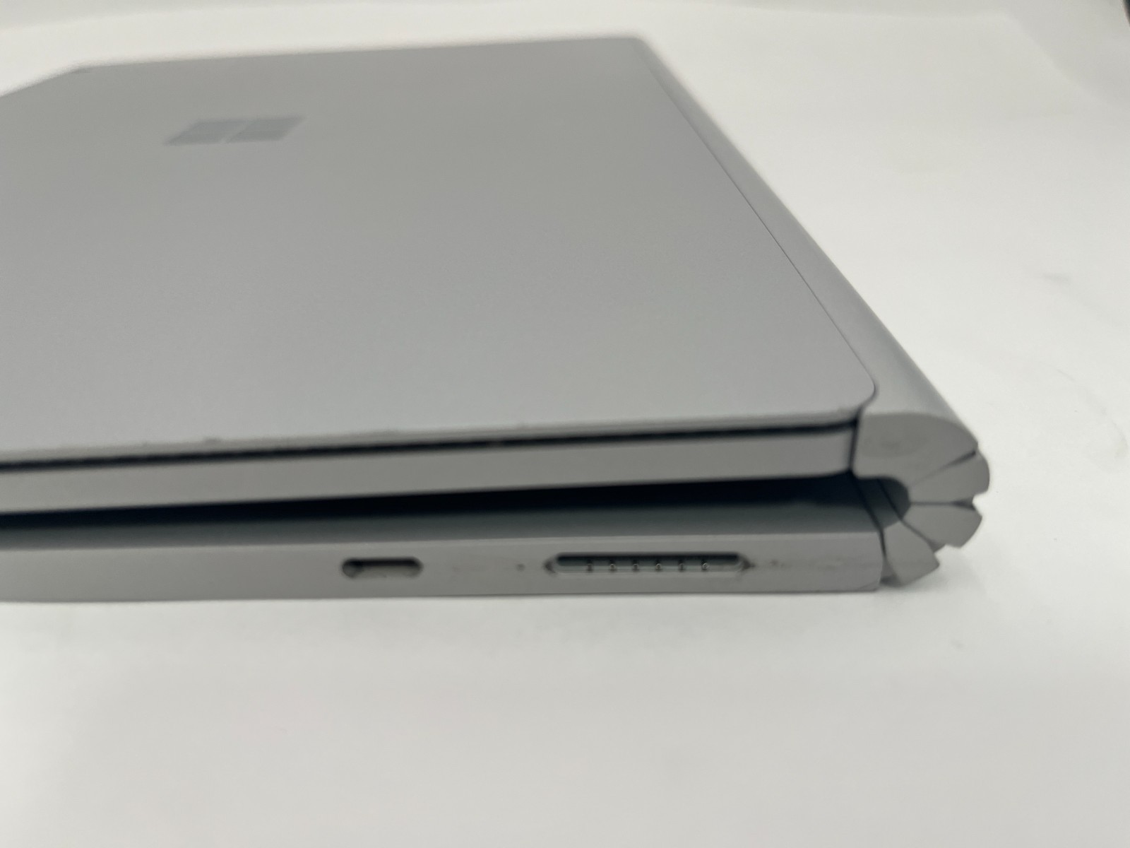 Microsoft Surface Book 2 1832 i5-8350U 8GB RAM, 256GB M2 WIN 11