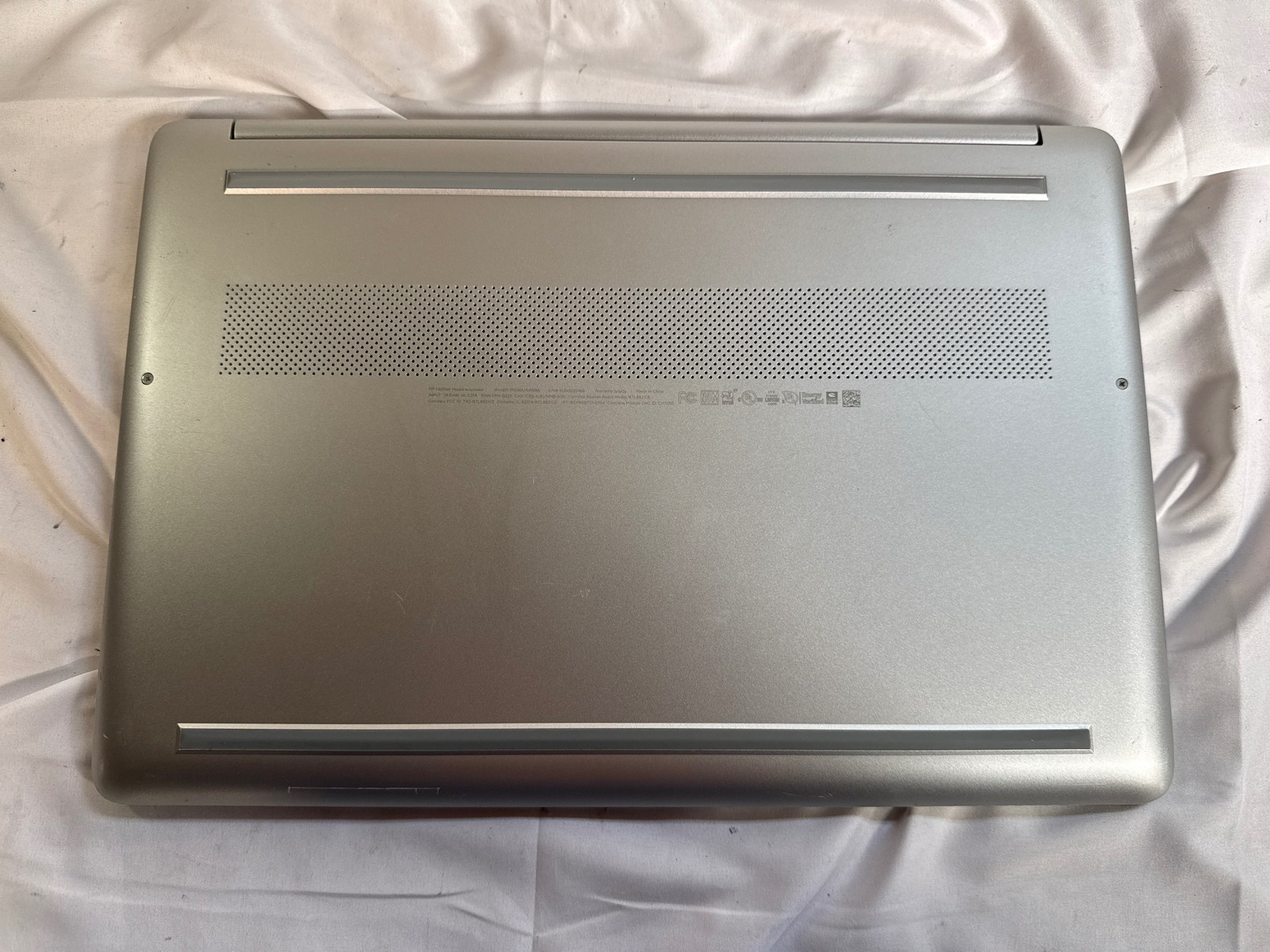 HP Notebook 15-dy1045nr Intel Core i5-1035G1 8 GB 256GB SSD 15.6″
