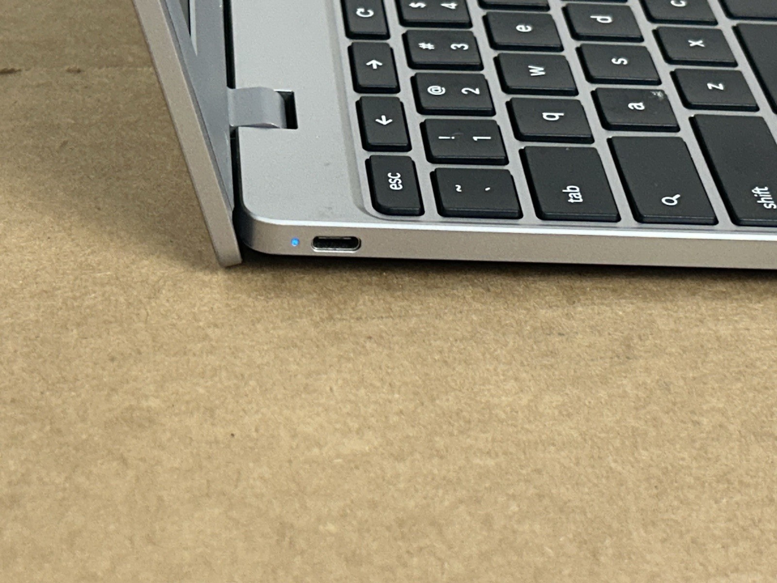SAMSUNG XE310XBA Chromebook 4 11.6″ , NO Power Cable(Poor Surface)