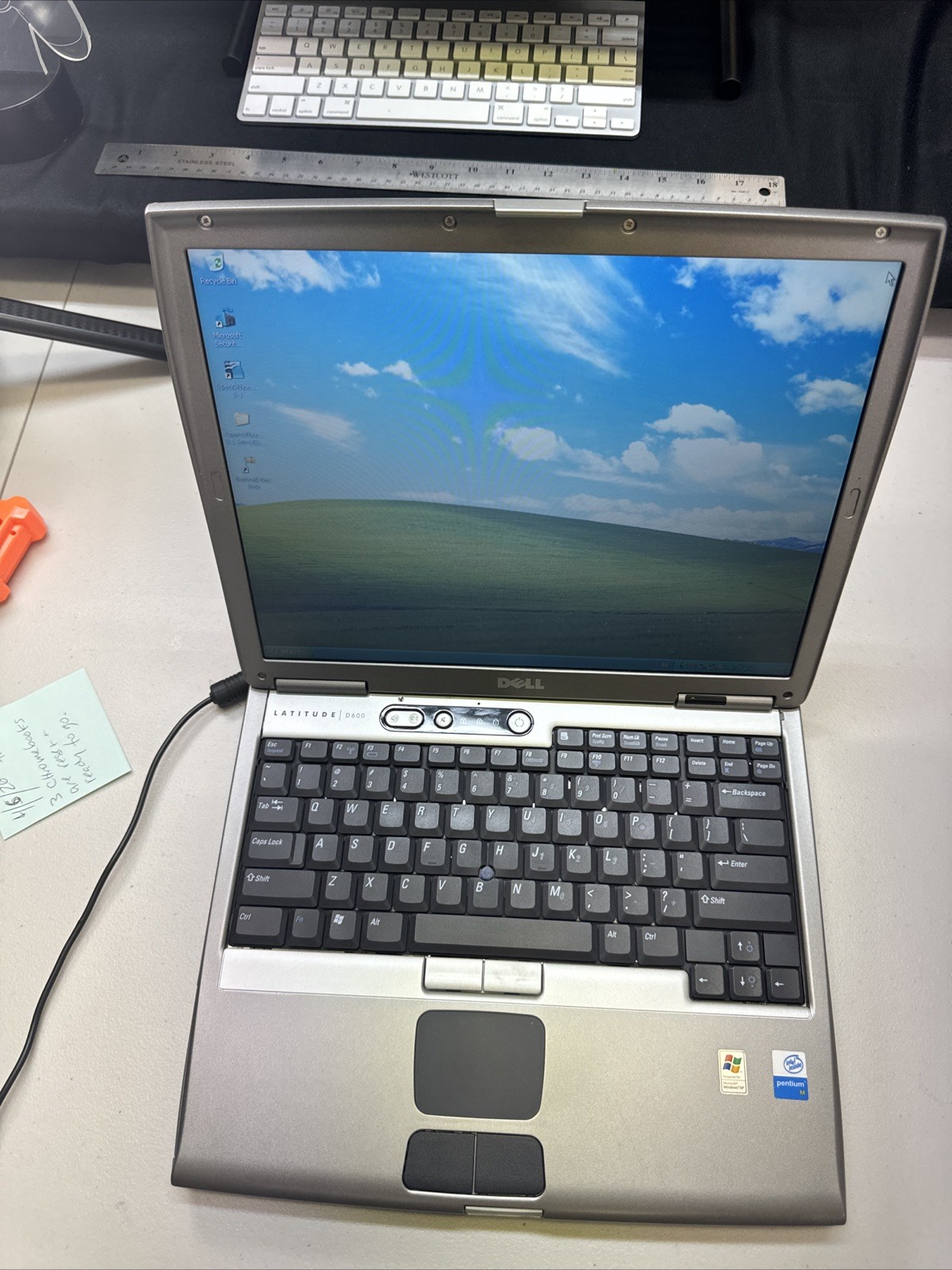 Dell Latitude D600 Laptop Windows XP 32-Parallel port Etc. No Power Adapter