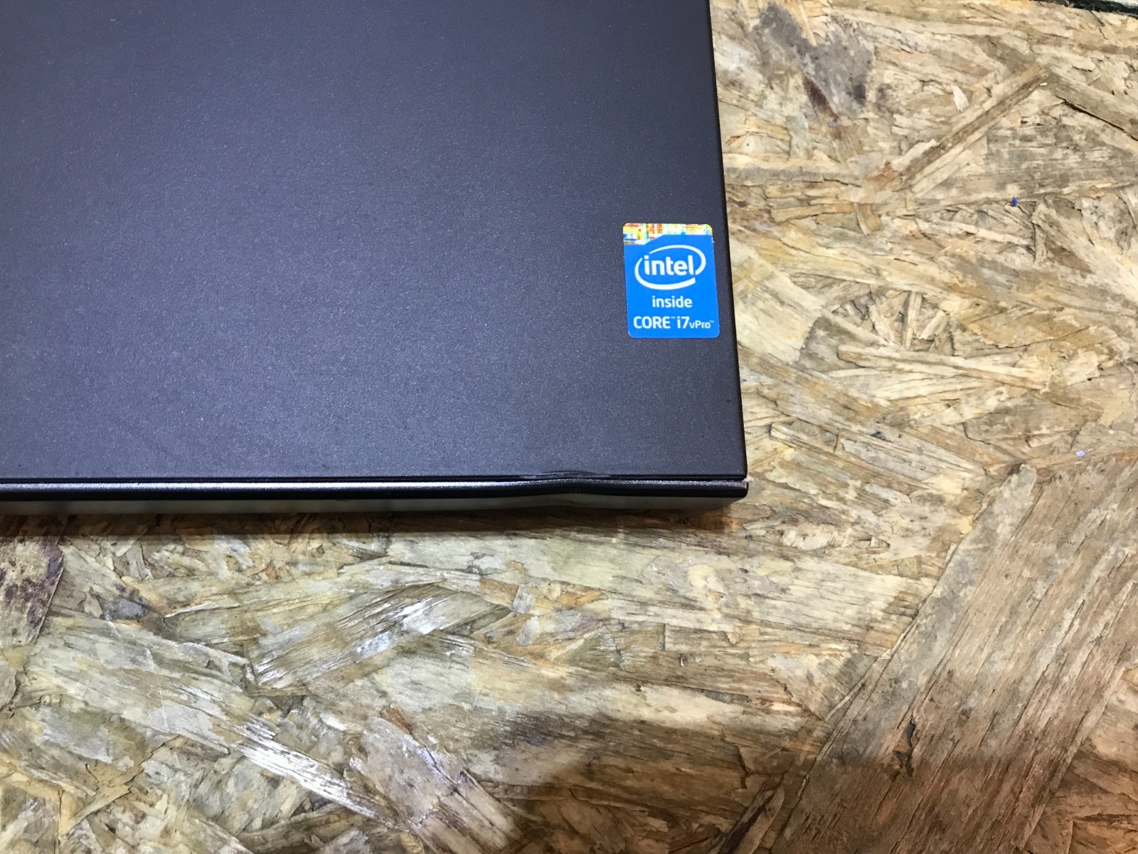 Dell Precision M6800 Core i7-4800Q 2.7 Ghz 8GB Ram 500GB 17″ Win 10 small dent