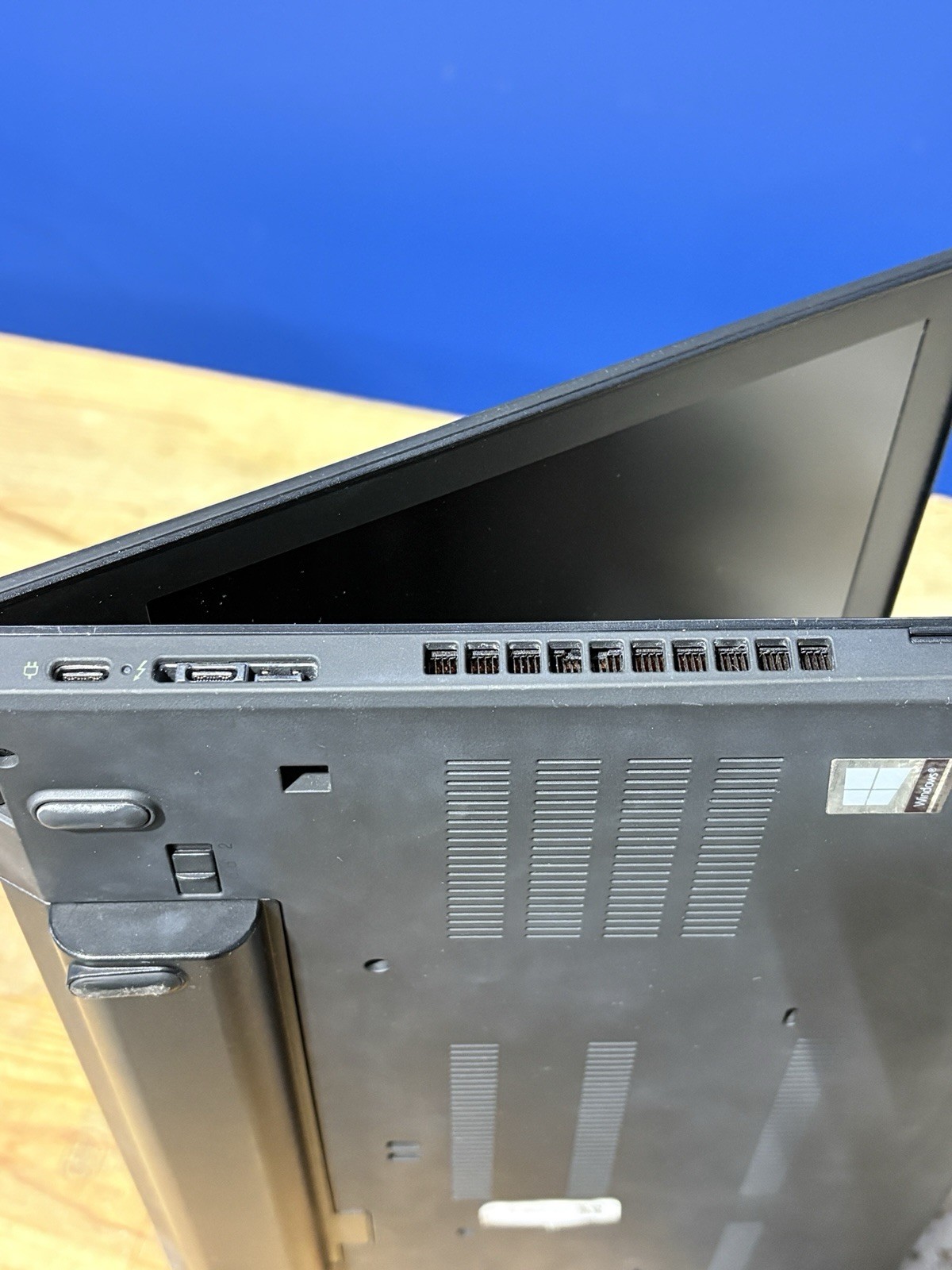 Lenovo ThinkPad T480 14″ FHD i5-8250U 8GB RAM 256GB SSD No OS/Charger