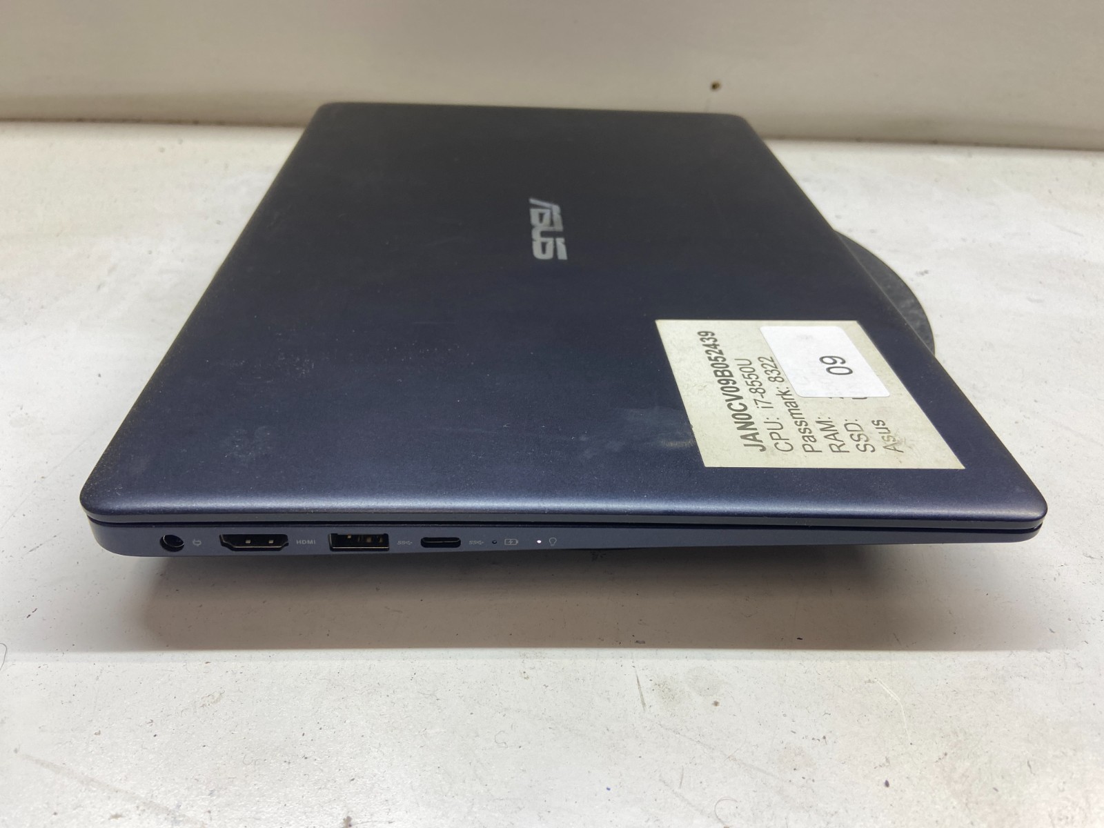 Asus Zenbook UX331F Intel Core i7-8565u 1.8GHz 8GB NO HDD