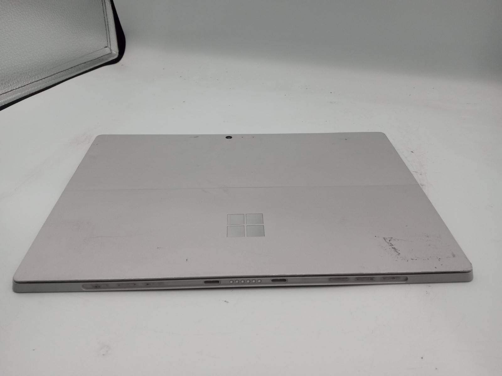 Microsoft Surface Pro 4 1724 12.3″ i5-6300U 8GB RAM 256GB SSD Windows 11 -RR