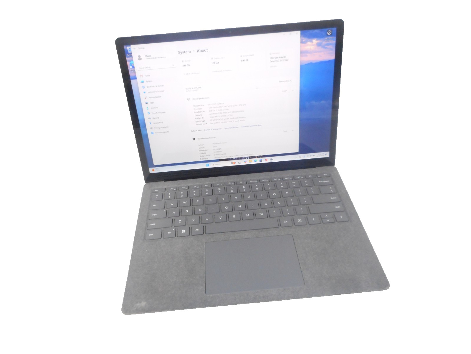 Microsoft Surface Laptop 5 13.5” Touch (256GB SSD, Intel Core i5 12th Gen) read