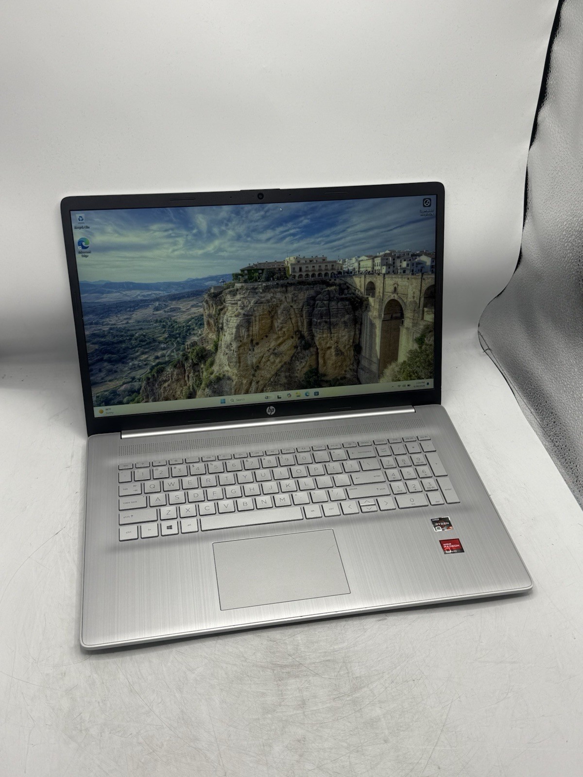 HP 17-CP0035CL 17.3″ Touch Ryzen 5 5500U 2.1GHz 12GB RAM 512GB NVMe Win11
