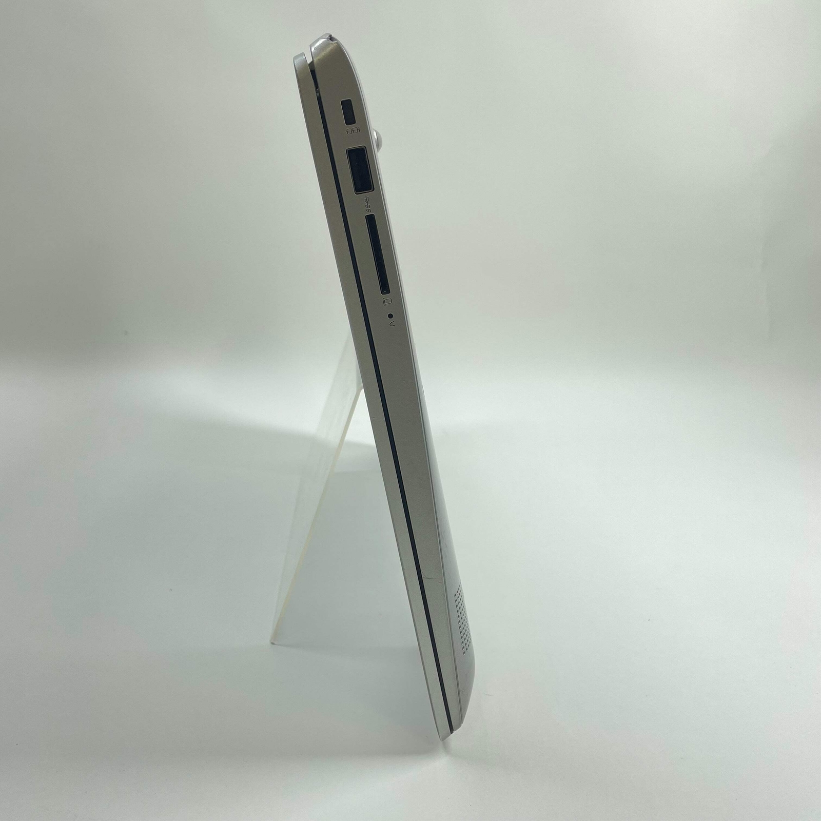 Broken Lenovo Ideapad 1 81F5 i5 8GB RAM 256GB UHD 620 LCD White Spot