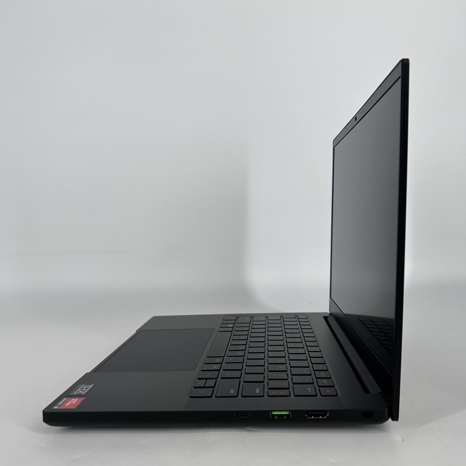 Razer Blade 14 240Hz QHD+ 4.0 GHz Ryzen 9 7940HS 16GB 1TB SSD RTX 4070 Good