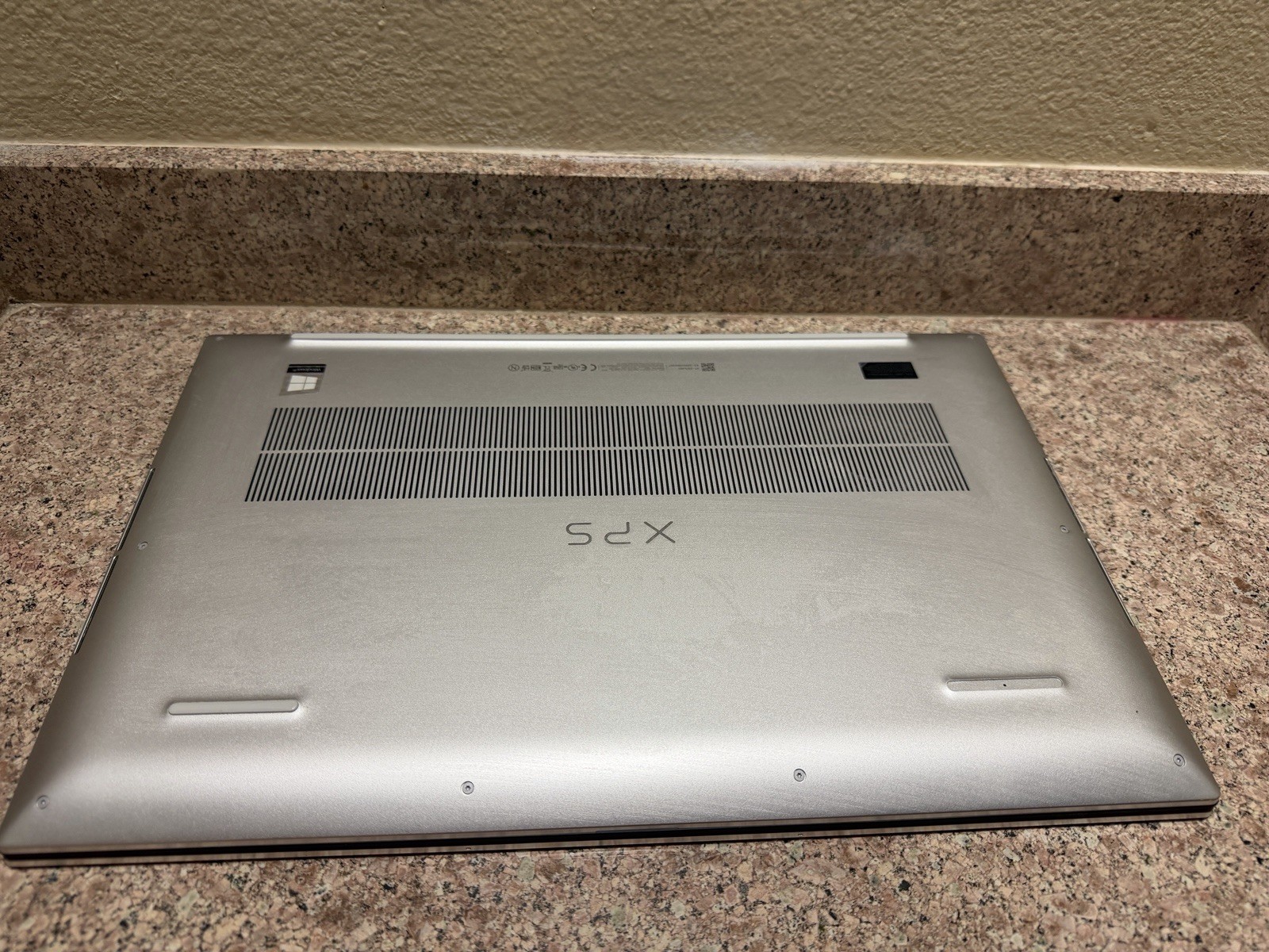 Dell XPS 17 9700 17″ 4K Touchscreen i7-10750H 2.6GHz 16GB RAM 1TB SSD 1650 Ti