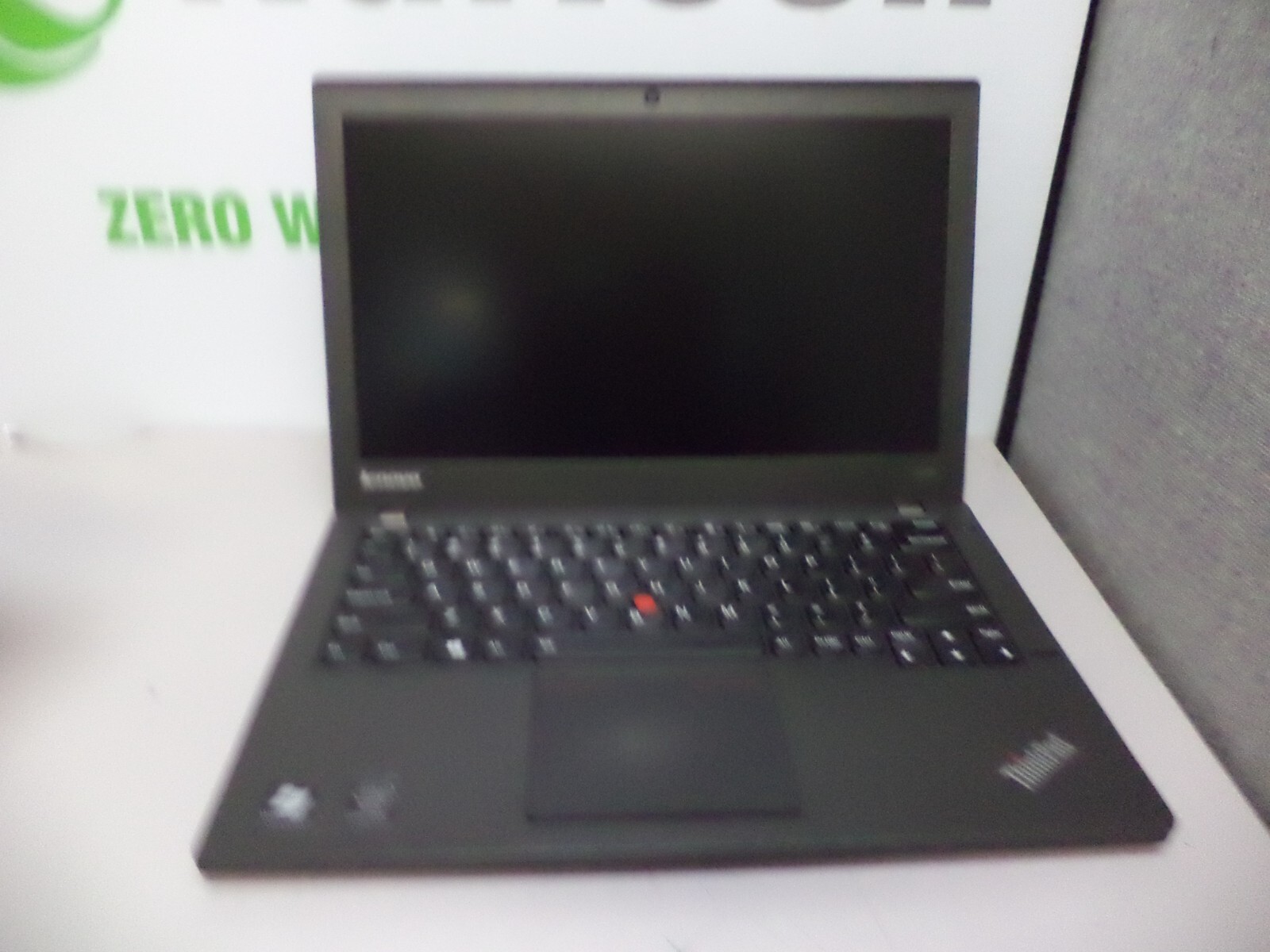 Lenovo ThinkPad X240 12.5″ i7-4600U 2.1GHz 8GB/320GB Webcam Laptop [No OS/AC]