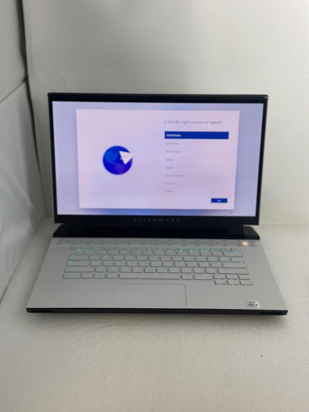 Alienware M15 R3 Intel Core 10th Gen. i9-10980HK GeForce RTX2080 8GB DDR6 – READ