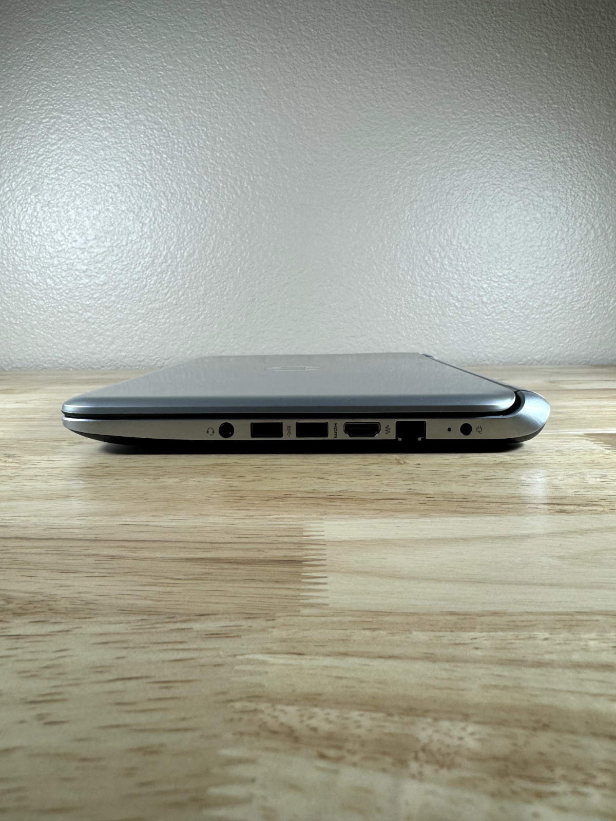HP Pavilion TS11 AMD A4-1250 APU W/ Radeon HD 4GB RAM/ 11.5″ Touchscreen