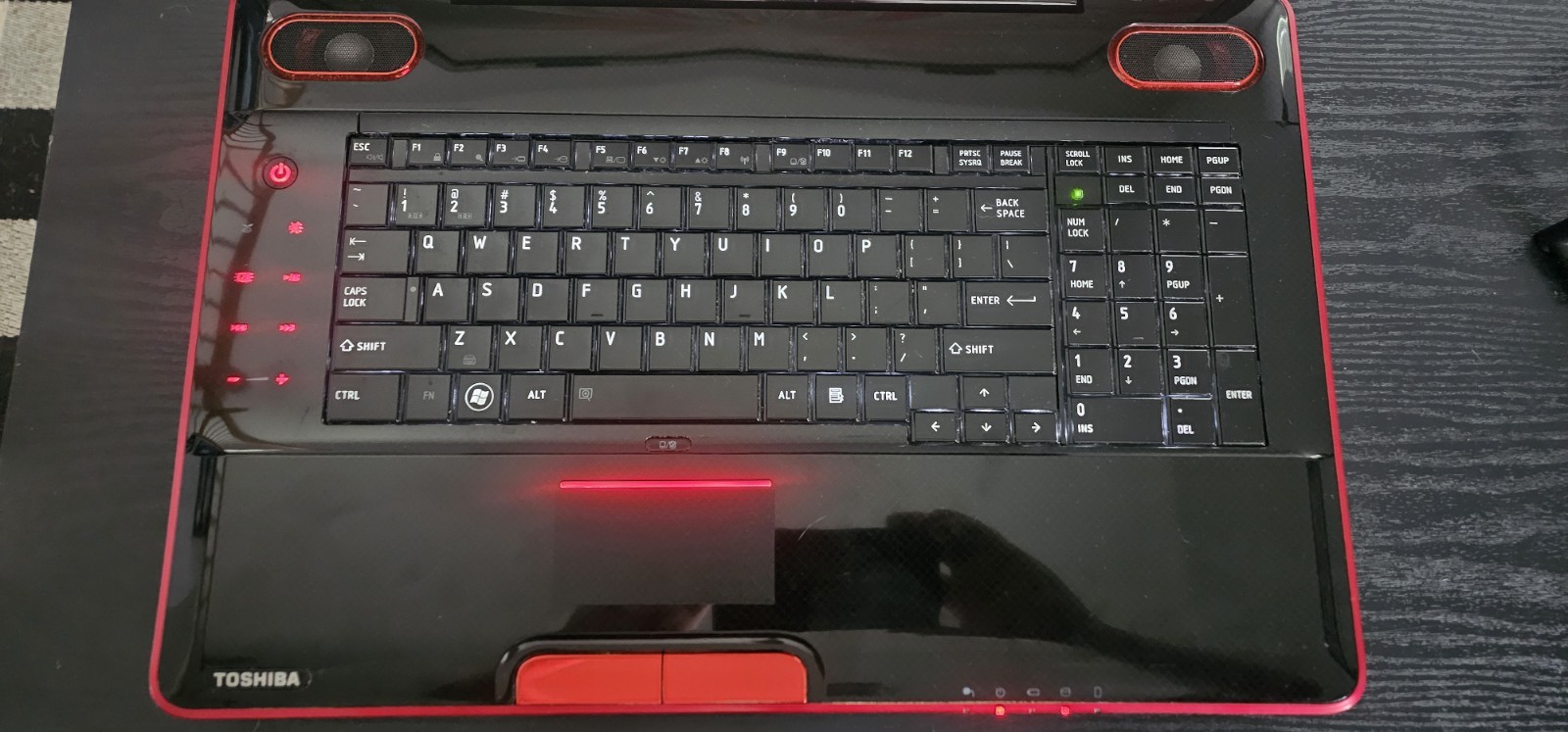 Toshiba Qosmio X500-Q930X i7-2630QM, 16GB RAM, 500GB SSD, 2TB HDD, Win 10 Pro