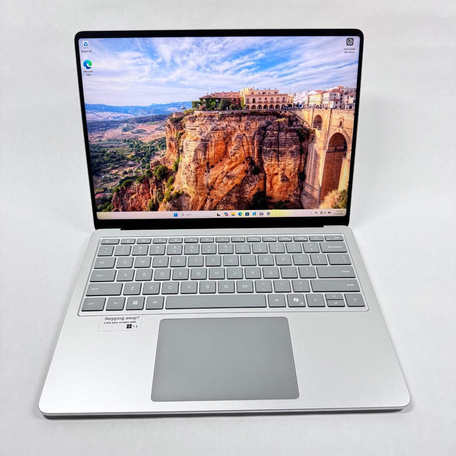 Microsoft Surface Laptop 7 2107 13.8″ Core Ultra 7 2.2GHz 32GB RAM 512GB SSD
