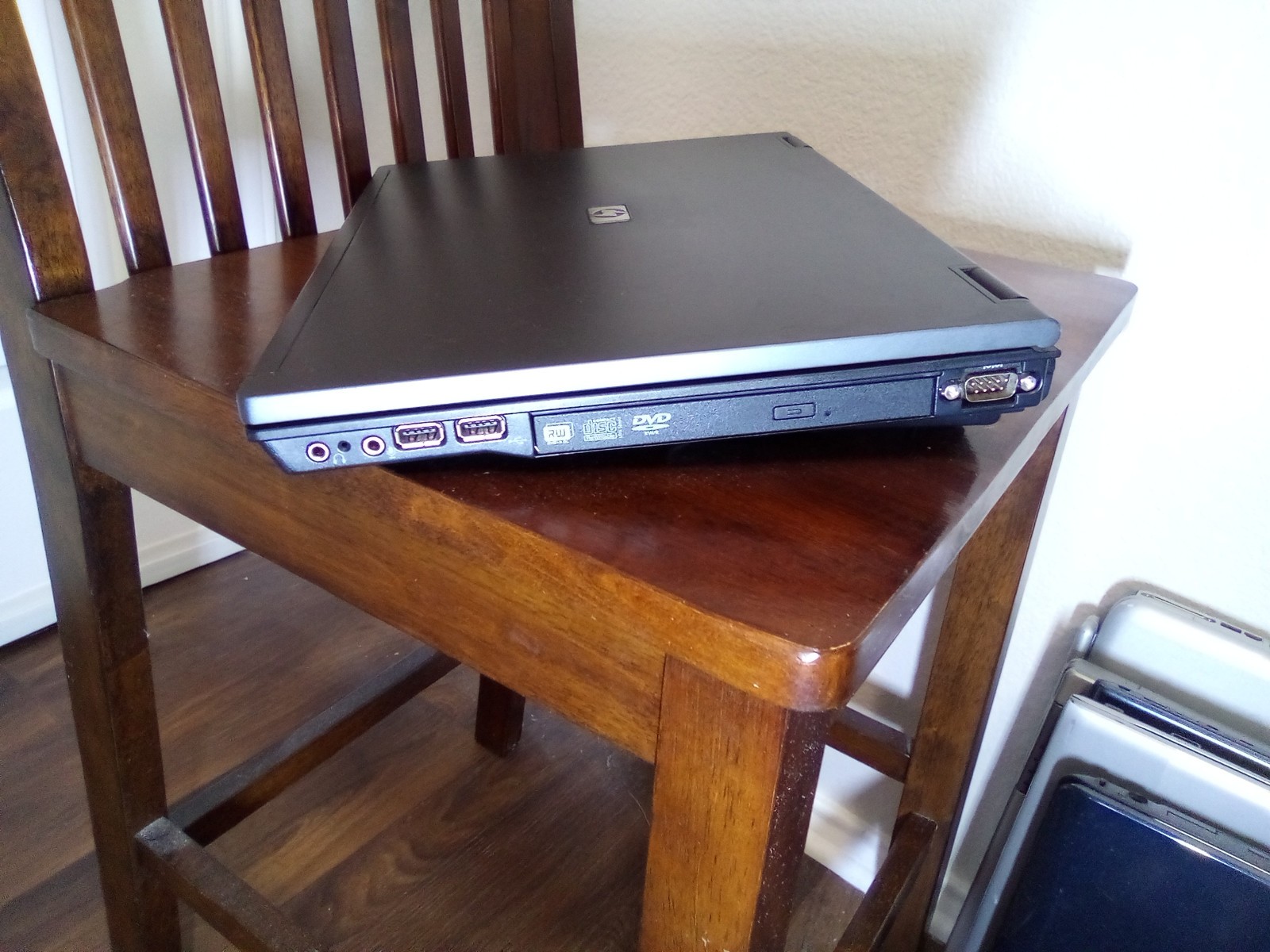 HP Compaq nc8430 [Linux] [Intel T2600] [4 GB DDR2] [120 GB SSD] [DVD Drive]