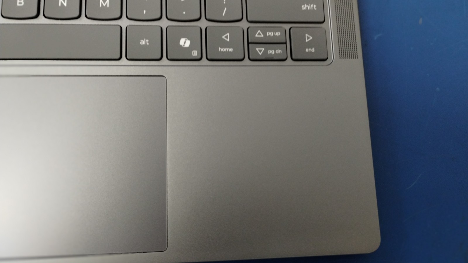 Lenovo Slim 7 14ILL10, Intel Core Ultra 7 258V, 2.20 GHz, 32 GB RAM, 1 TB NVMe
