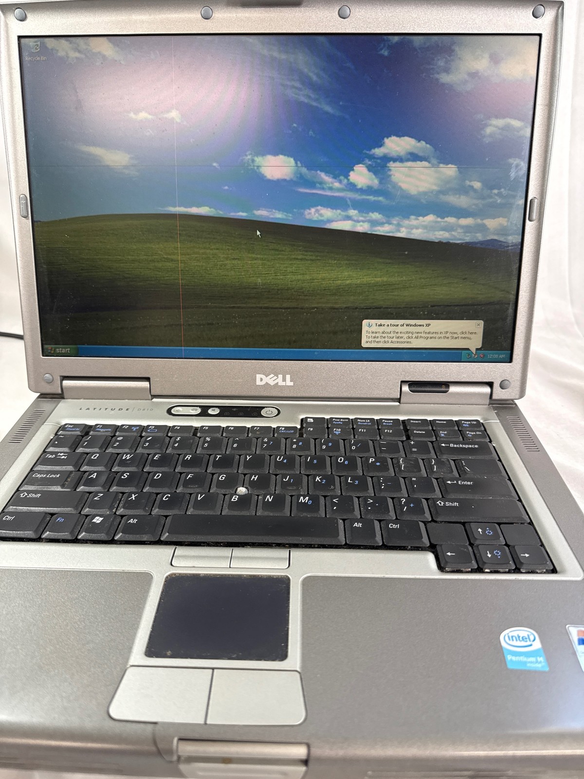 Dell Latitude D810 Win XP 2.1GHz 1 GB 40GB HDD 15.4″ FOR PARTS/REPAIR