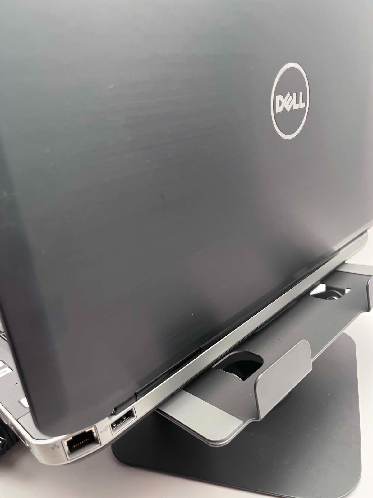 Dell Laptop Linux Mint Cinnamon 8GB Ram,500 GB HD, Good Battery, 1 year warranty