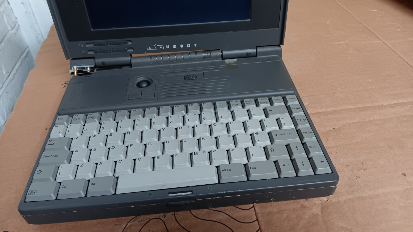 Vintage 1992 Twinhead SlimNote 486/33 Laptop Intel 486DX @ 33MHz processor Parts
