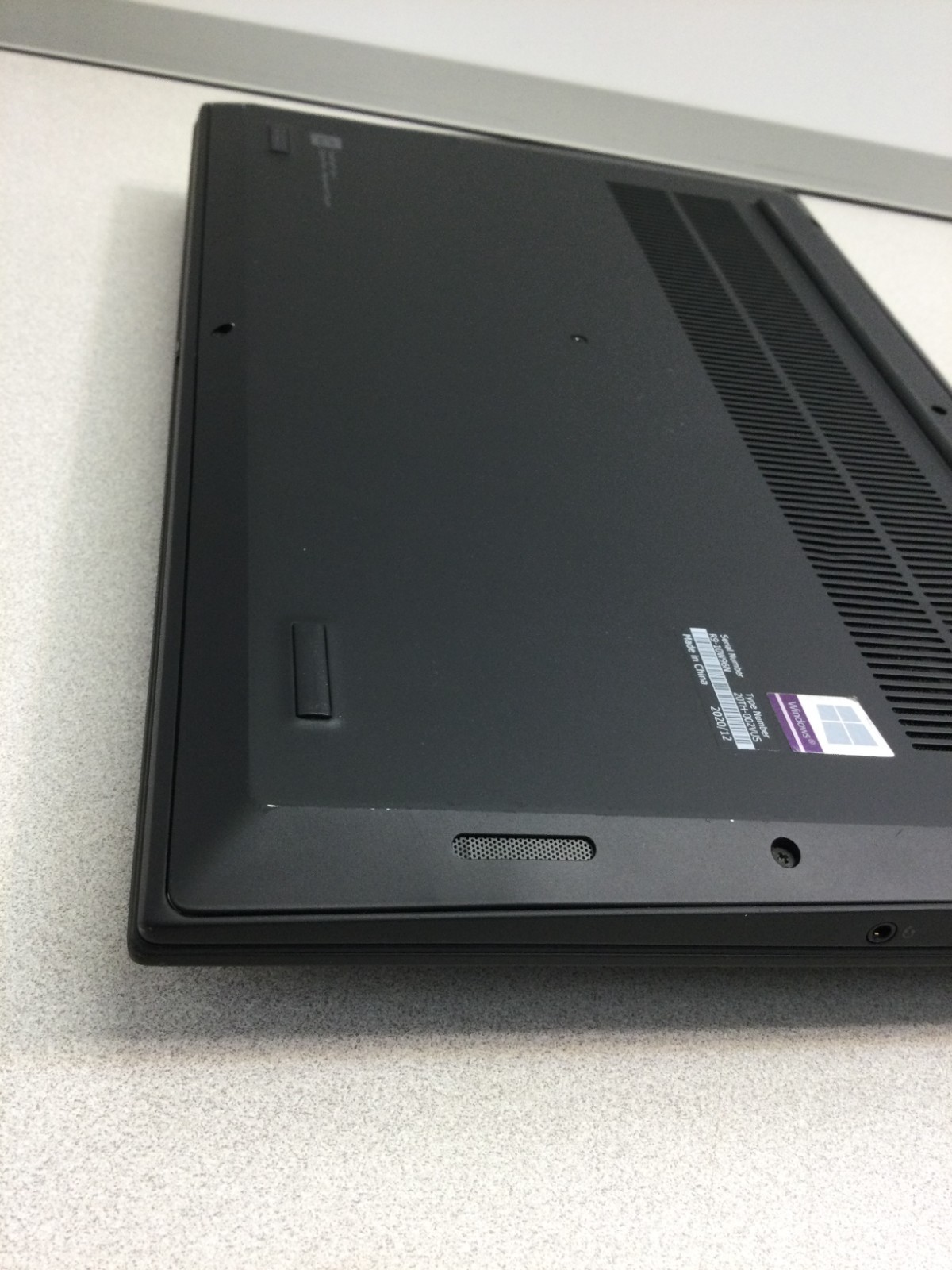 Lenovo ThinkPad P1 Gen 3 – 15.6″Core i9-10885H 12GB RAM 256 SSD WIN 11 PRO