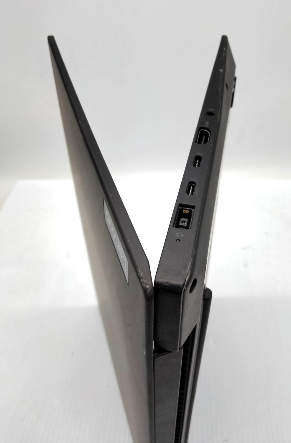 Lenovo ThinkPad P1 Gen 4 i7-11850H 2.50GHz 16GB Ram 1TB dead pixel Laptop