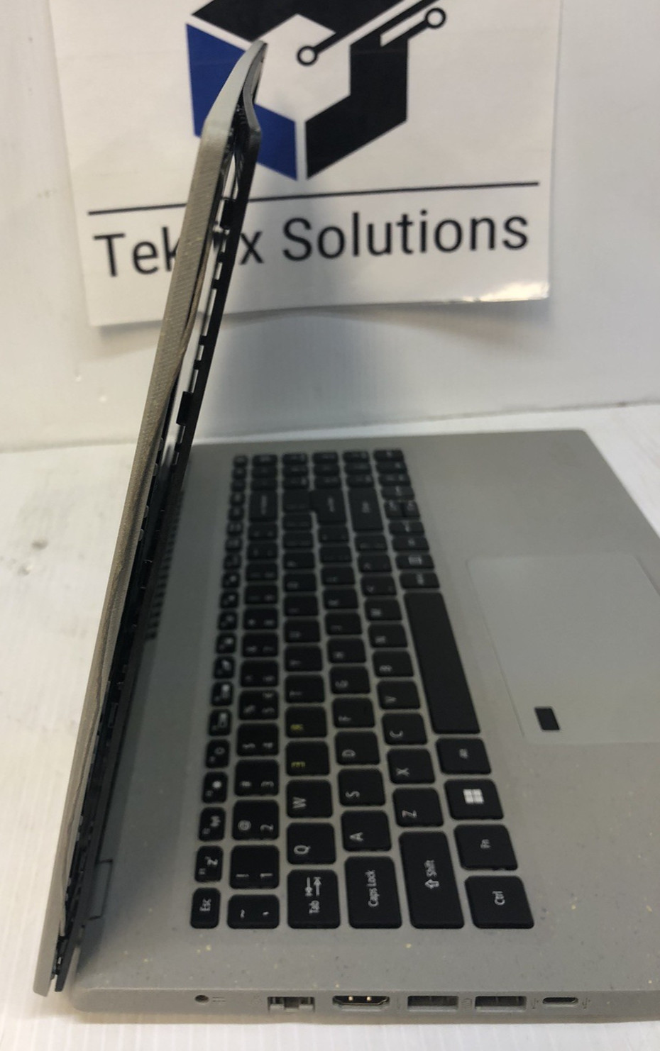 Aspire Vero AV15-51-5155 Green Laptop | i5-1155G7 | 8GB | NO SSD/OS *Bad Hindge*