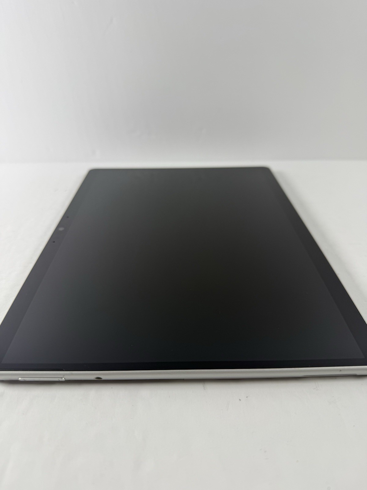 Microsoft Surface Pro 8 (1982) i5-1145G7 – 16GB RAM – 256GB 120Hz – Win 11 Pro