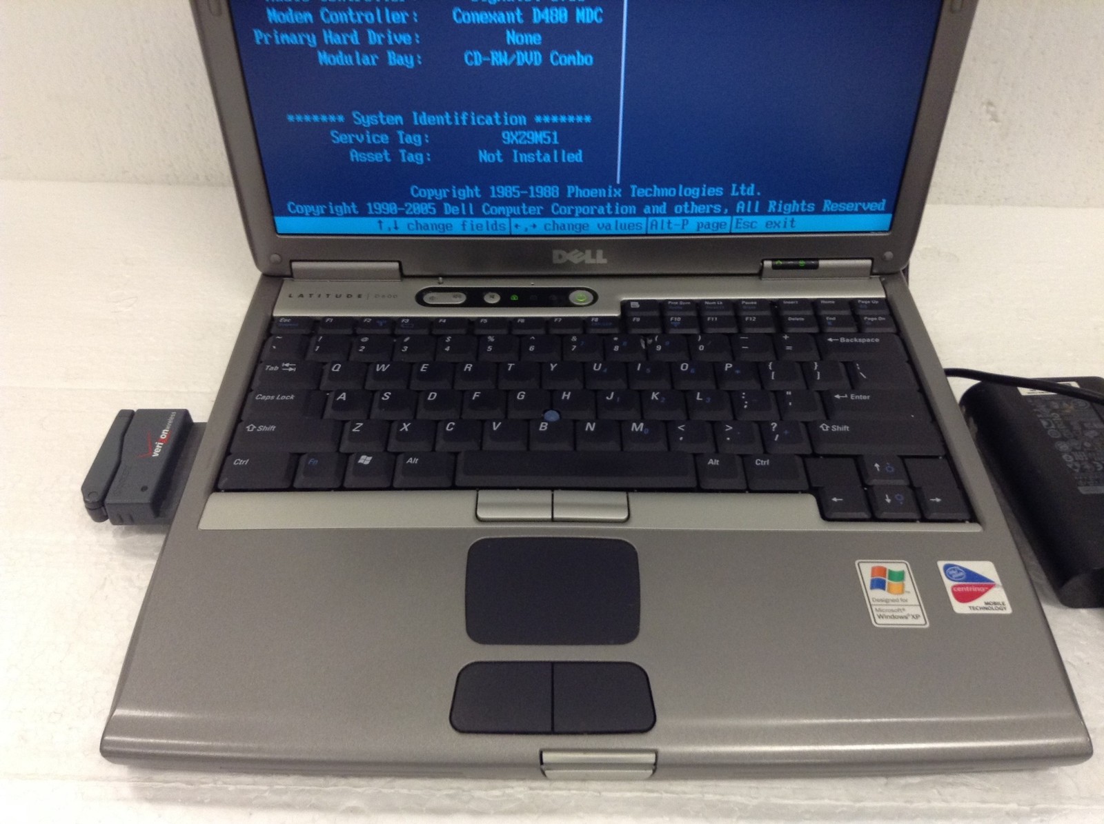Dell Latitude D600 14″ Pentium M 1.5GHz Laptop w/512MB, DVD/CDRW, NO HDD, WORKS