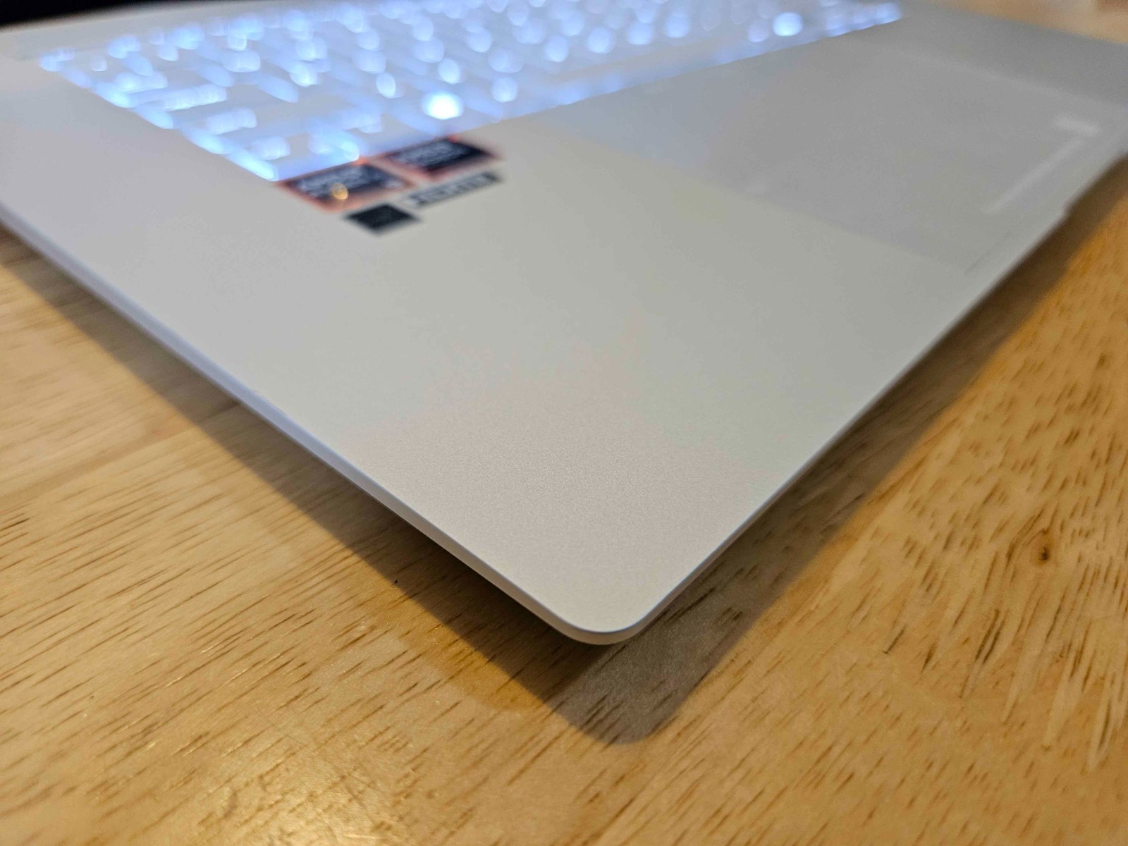 ASUS Zenbook S 16 16” 3K OLED Touchscreen 120Hz AMD Ryzen AI 9 365 24GB 1TB SSD