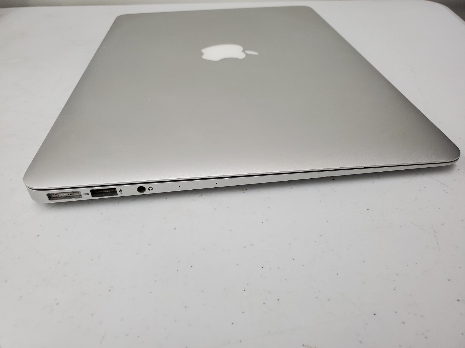 2015 Apple MacBook Air 13″ i5 1.6GHz 4GB RAM 128GB SSD Silver A1466 PW :12345